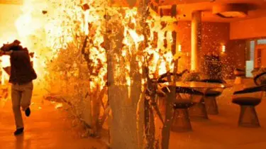 Platner chairs meeting an explosive end in Quantum of Solace. Metro-Goldwyn-Mayer (MGM), Columbia Pictures, Eon Productions.