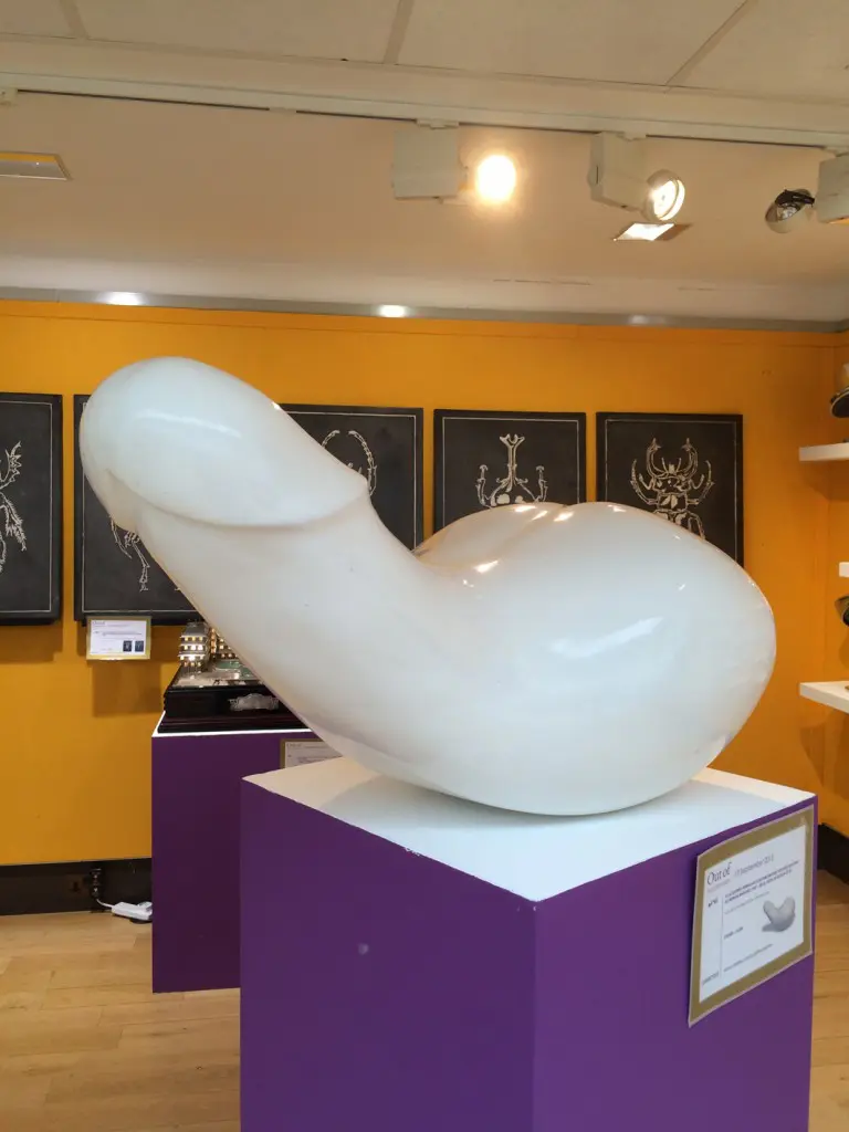 rocking-machine-out-of-the-ordinary-exhibition-christie's-1