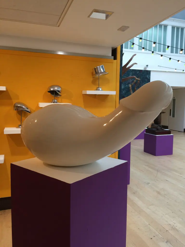 rocking-machine-out-of-the-ordinary-exhibition-christie's-2