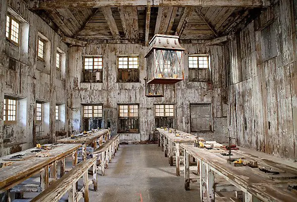 factory-les-miserables-reclaimed-wood