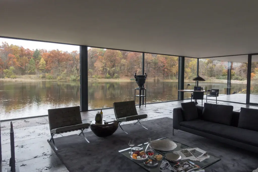 Two Knoll Barcelona chairs in Batman V. Superman: Dawn Of Justice