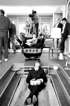 help-beatles-on-set