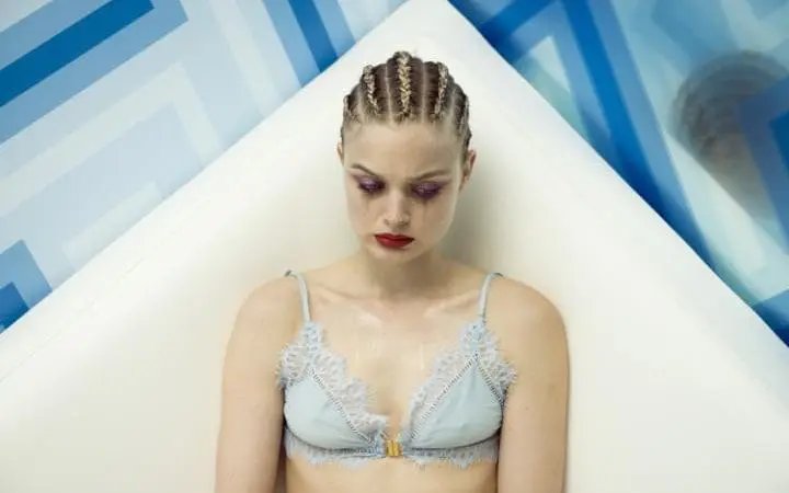 neon-demon-film-sets-bathroom-blue-geometric