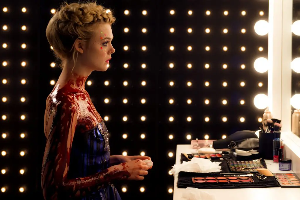 the-neon-demon-film-sets-dressing-room-film-and-furniture