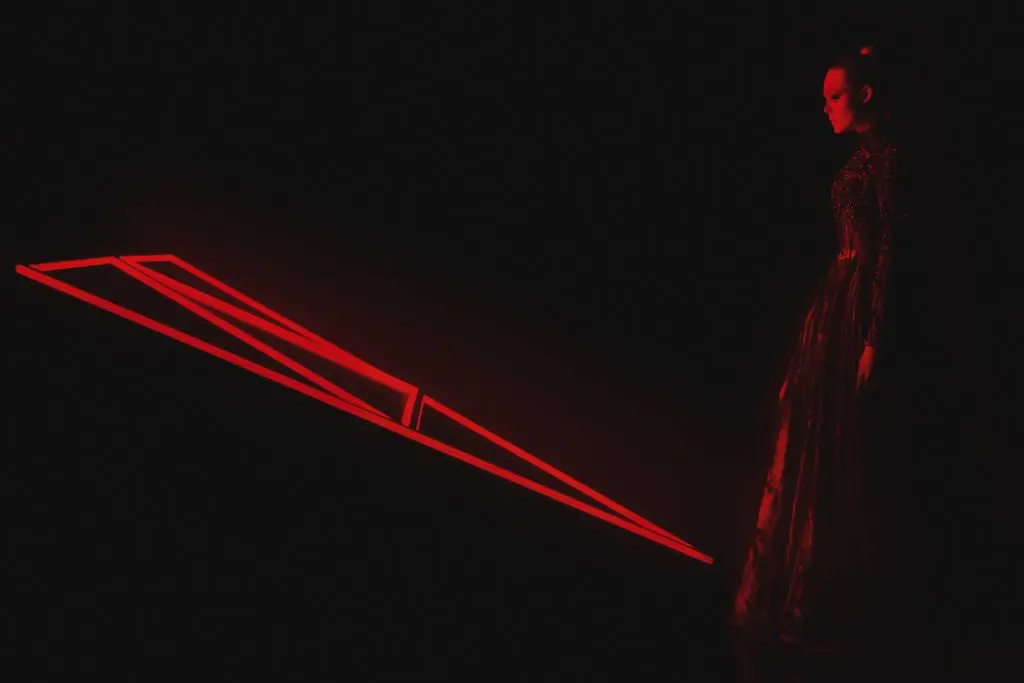 neon-demon-film-sets-film-and-furniture-neon-catwalk