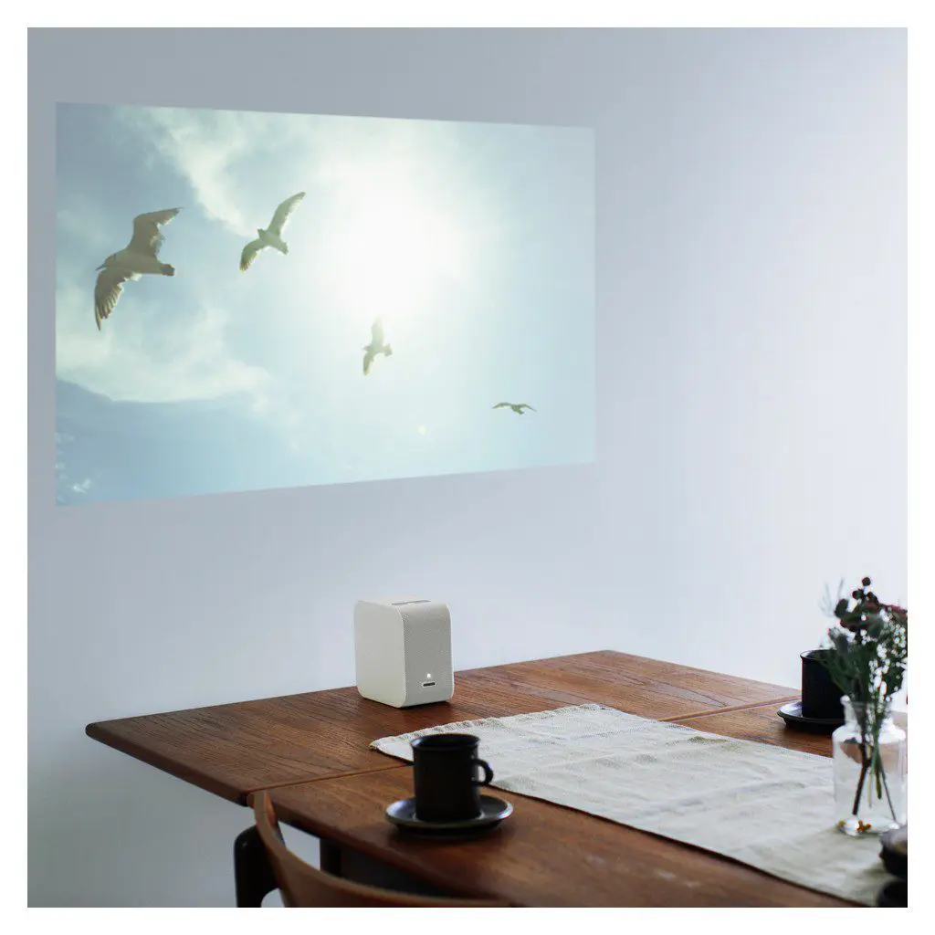 portable-ultra-short-throw-projector-1