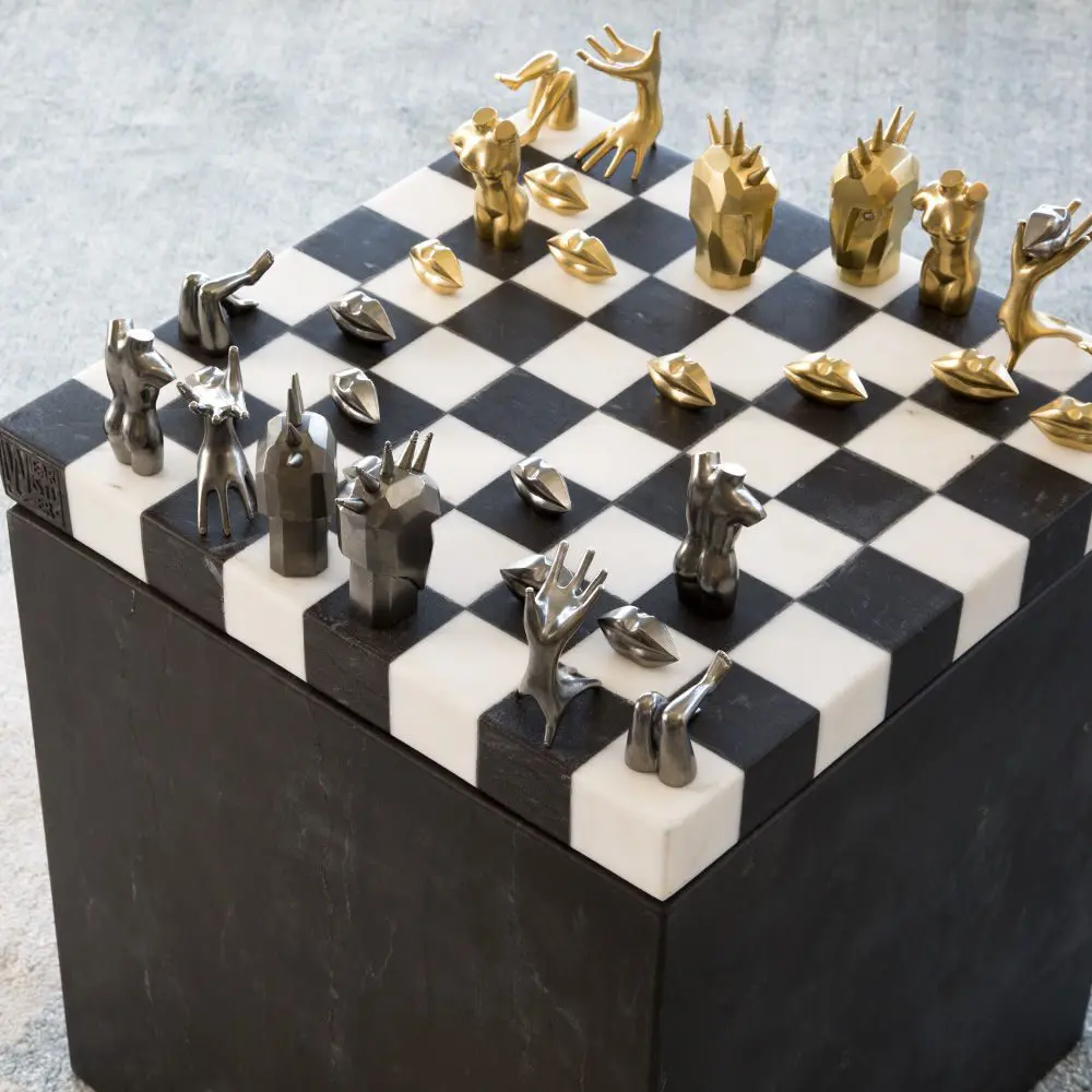 fifty-shades-darker-christian-greys-chess-set
