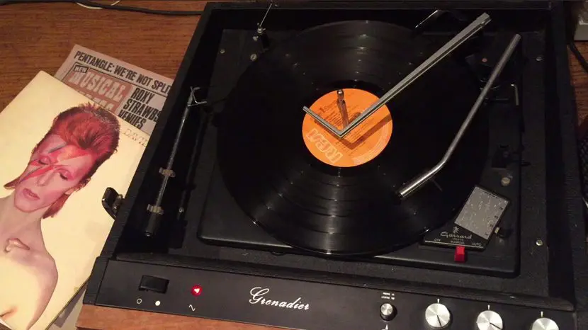 control-record-player-hacker-grenadier-film-furniture