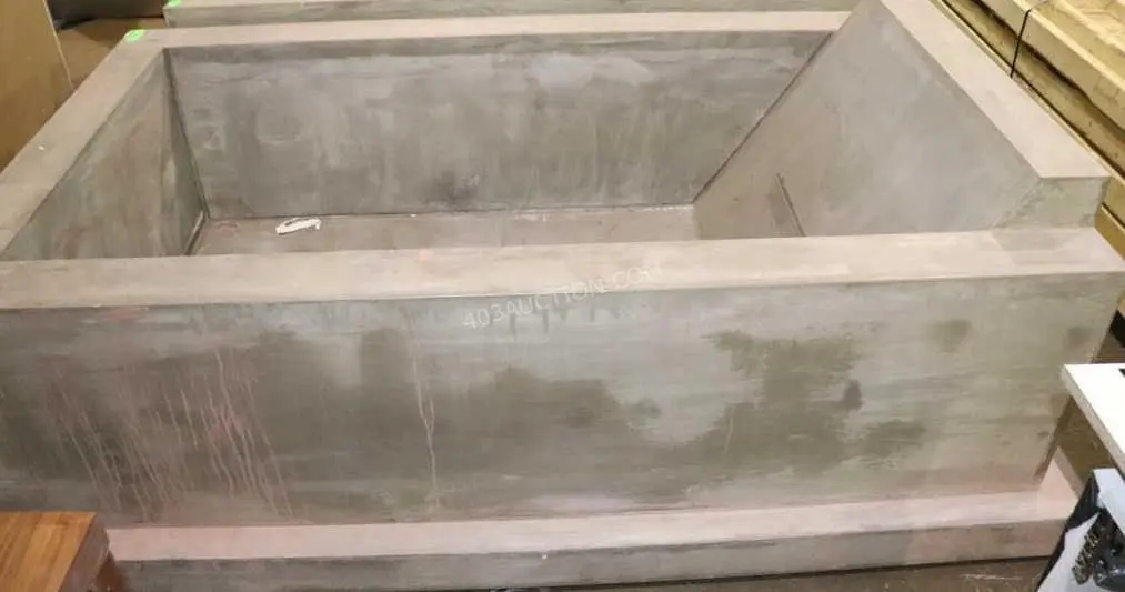 Louis Litt's mudding bath