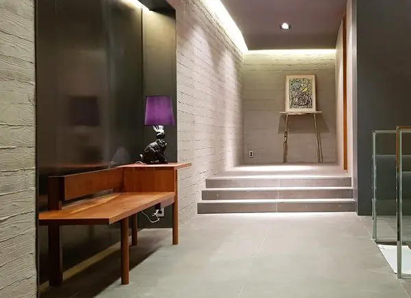 Rabbit table lamp as seen in Parasite