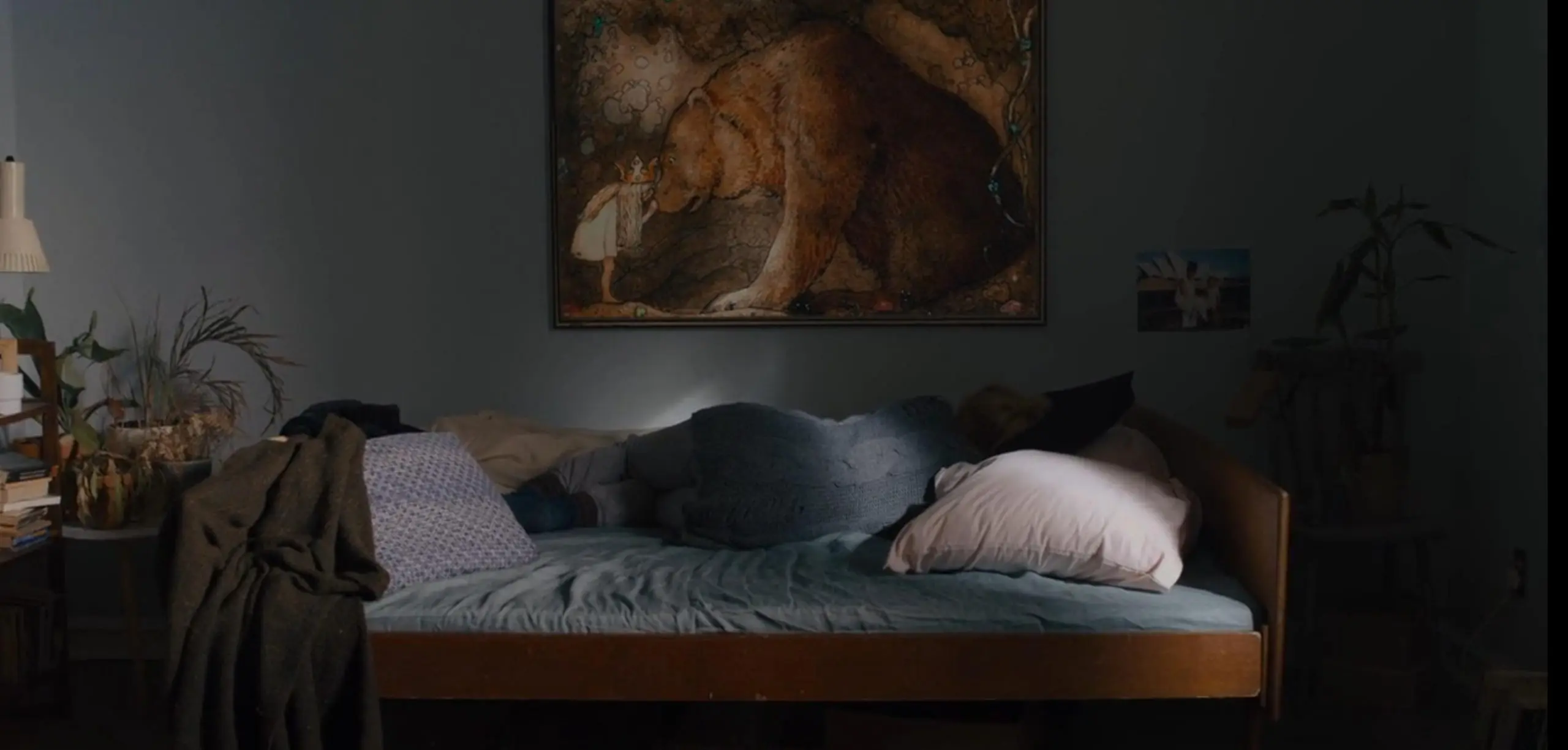 The bear picture in Midsommar