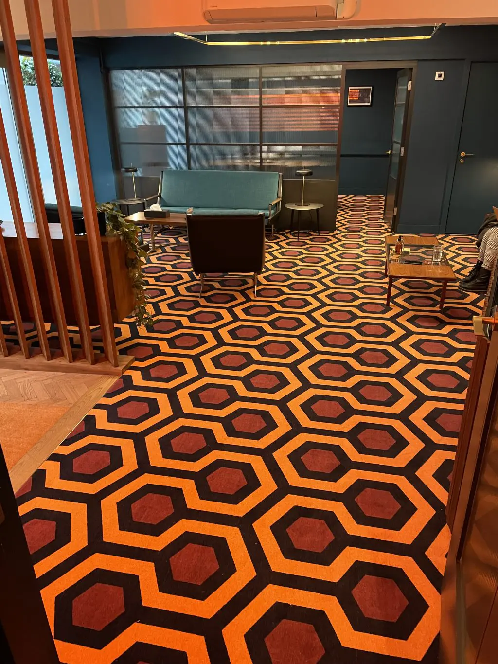 inspiring-office-design-creative-outpost-the-shining-carpet