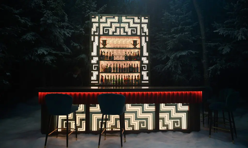 A bar in the forest in See How They Run