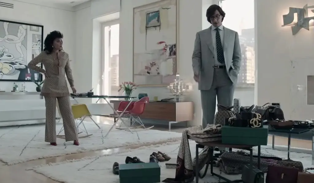 Maurizio and Patrizia Gucci (Lady Gaga and Adam Driver) in their New York home in House of Gucci featuring a Cassiopeia lamp by Max Sauze