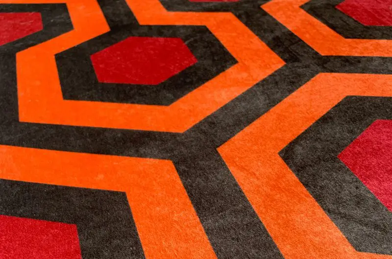 shining-hexgaon-rug-128x200-film-and-furniture