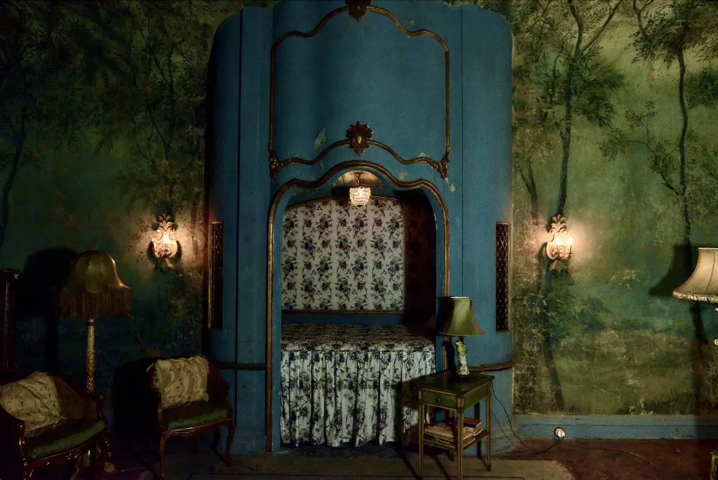 Alicia's Bedroom the design of A Haunting in Venice