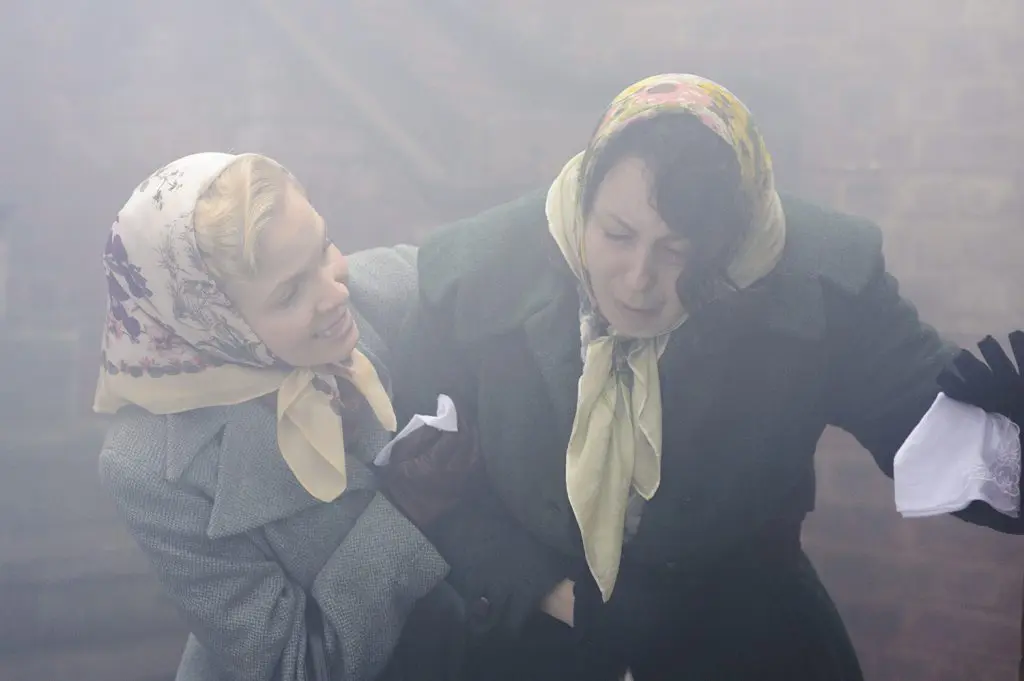 The Crown Season 1 pollution in film and tv