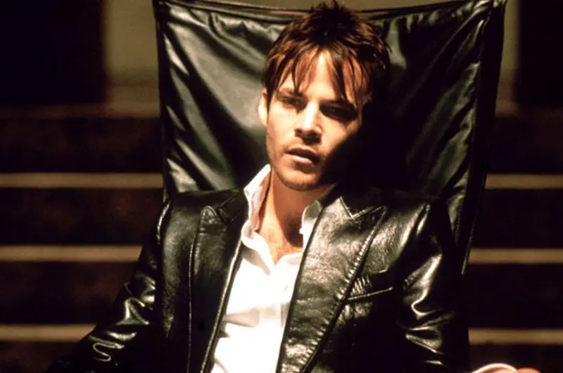 Black leather chair in Blade