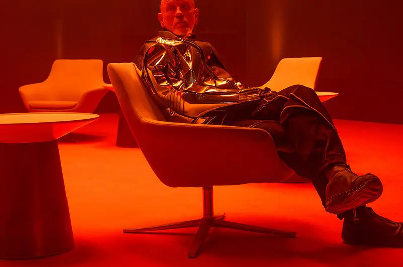 Bob swivel lounge chair by Pearson Llloyd