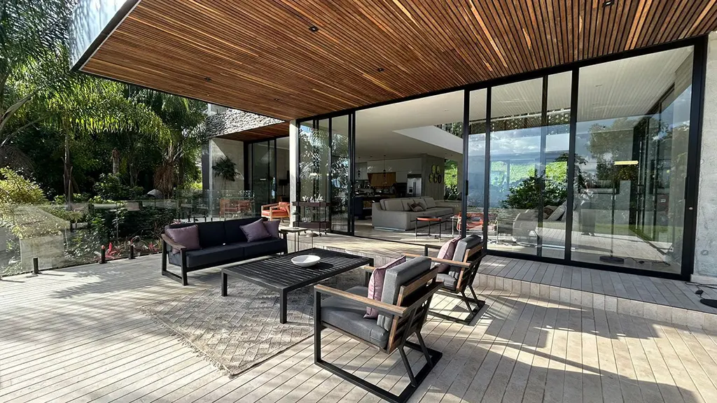 The Night Manager Season 2: Teddy's villa