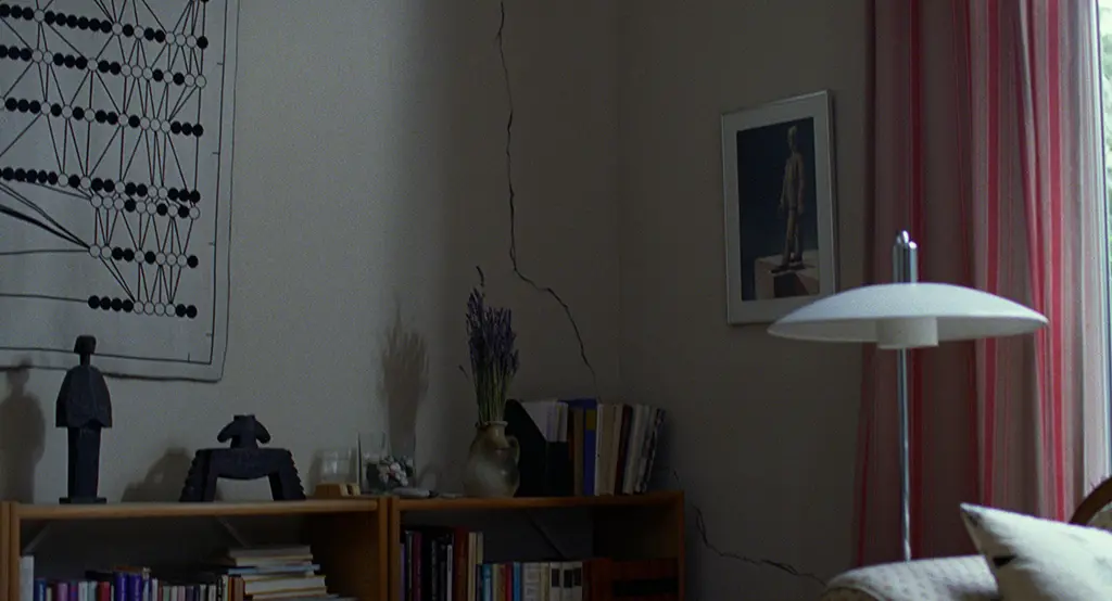 The crack in the wall and the black and white artwork in Sentimental Value