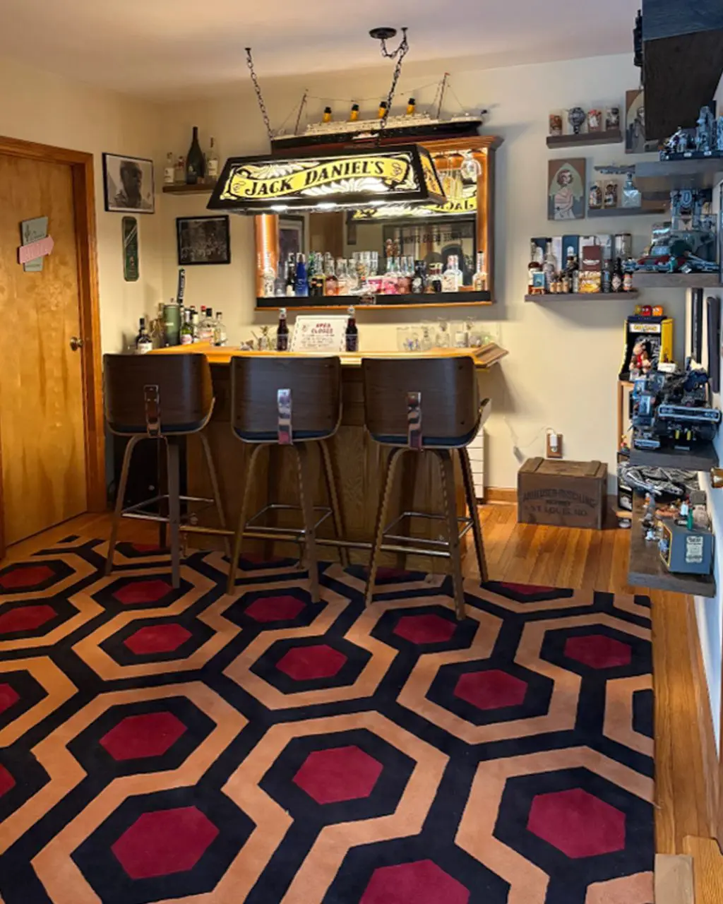 A 2.44m x 3.05m (8'x10') Hicks Hexagon rug in a basement bar in New Jersey