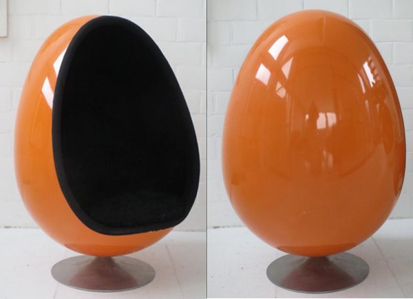ovalia-egg-chair-men-in-black-orange-pamono