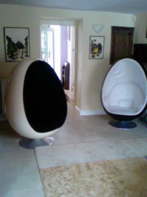 Men in best sale black egg chair