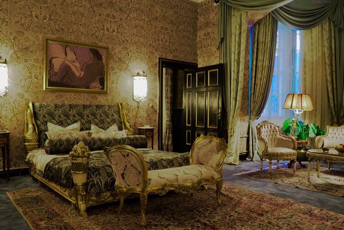 The Paris hotel room in The Queen's Gambit