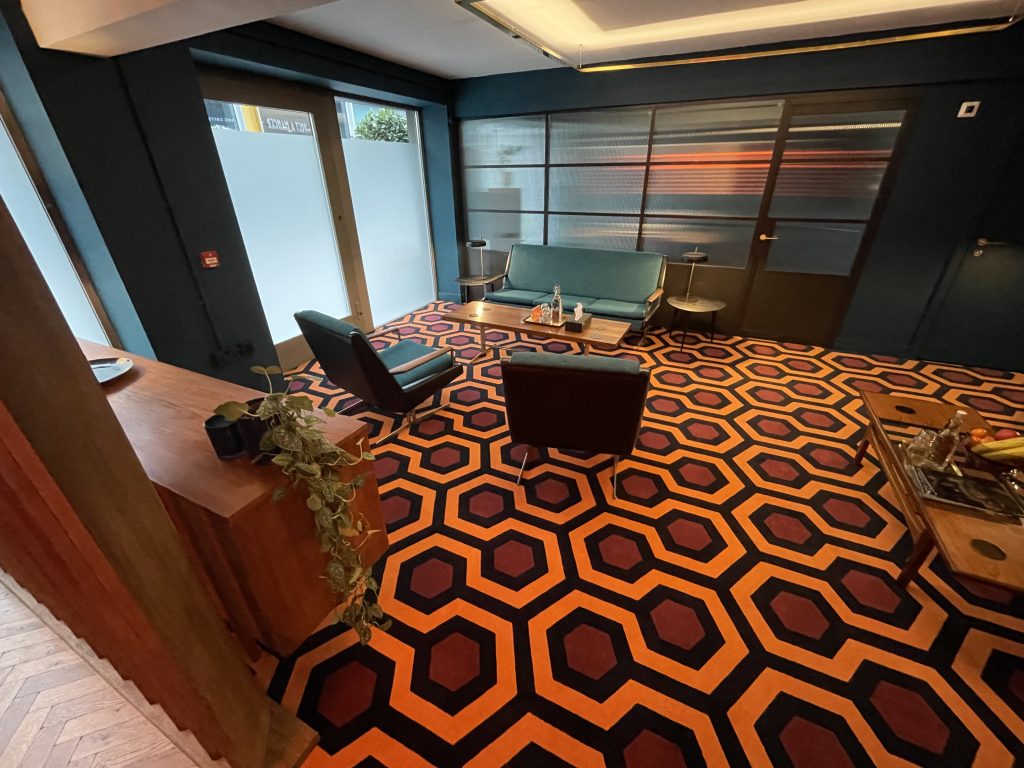 inspiring-office-design-creative-outpost-the-shining-carpet
