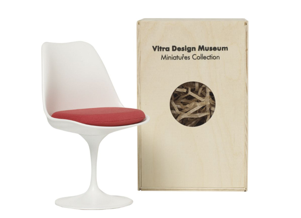 Eero Sarrinen-tulip-chair-miniature-film-and-furniture