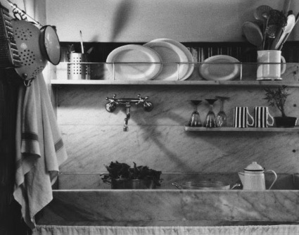 A photograph by Gianni Berengo Gardin influenced the design of the kitchen