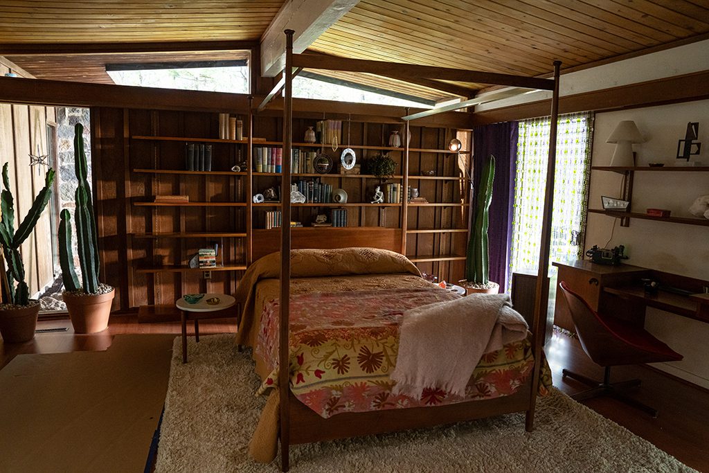 Joan Baez' house in A Complete Unknown movie sets